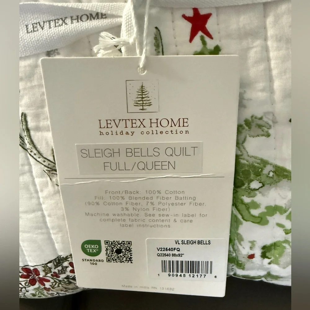 Levtex White & Green Holiday Quilted Throw - Pine & Holly Motif